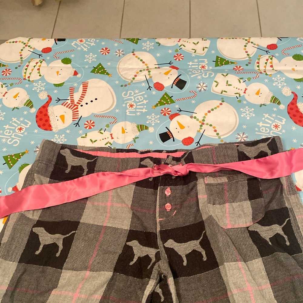 Victoria’s Secret Pink pajama pants flannel - Picture 2 of 5